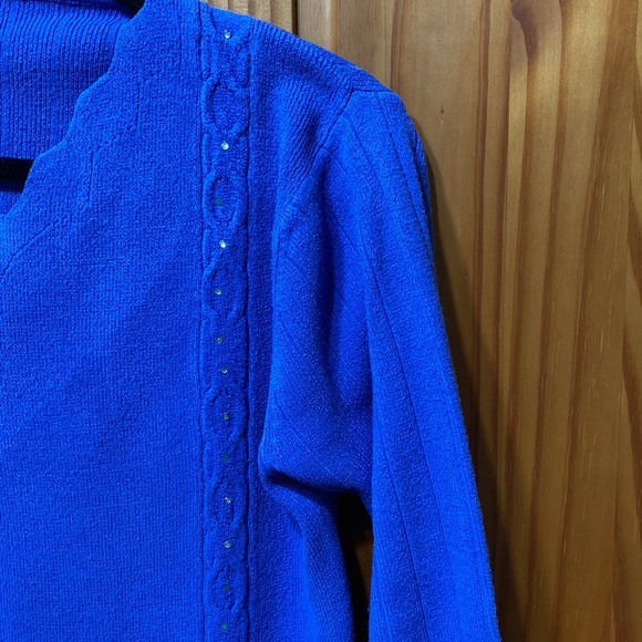 Sweater - Picture 4 of 12